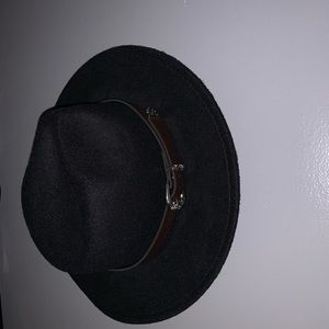 Women’s black hat